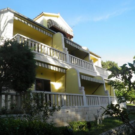 Apartments Angela - With Beautiful Courtyard Brela Exterior photo