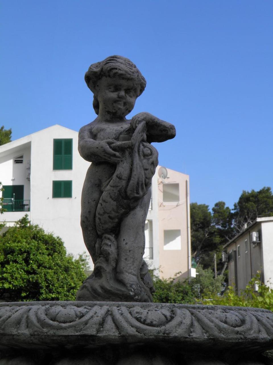 Apartments Angela - With Beautiful Courtyard Brela Exterior photo